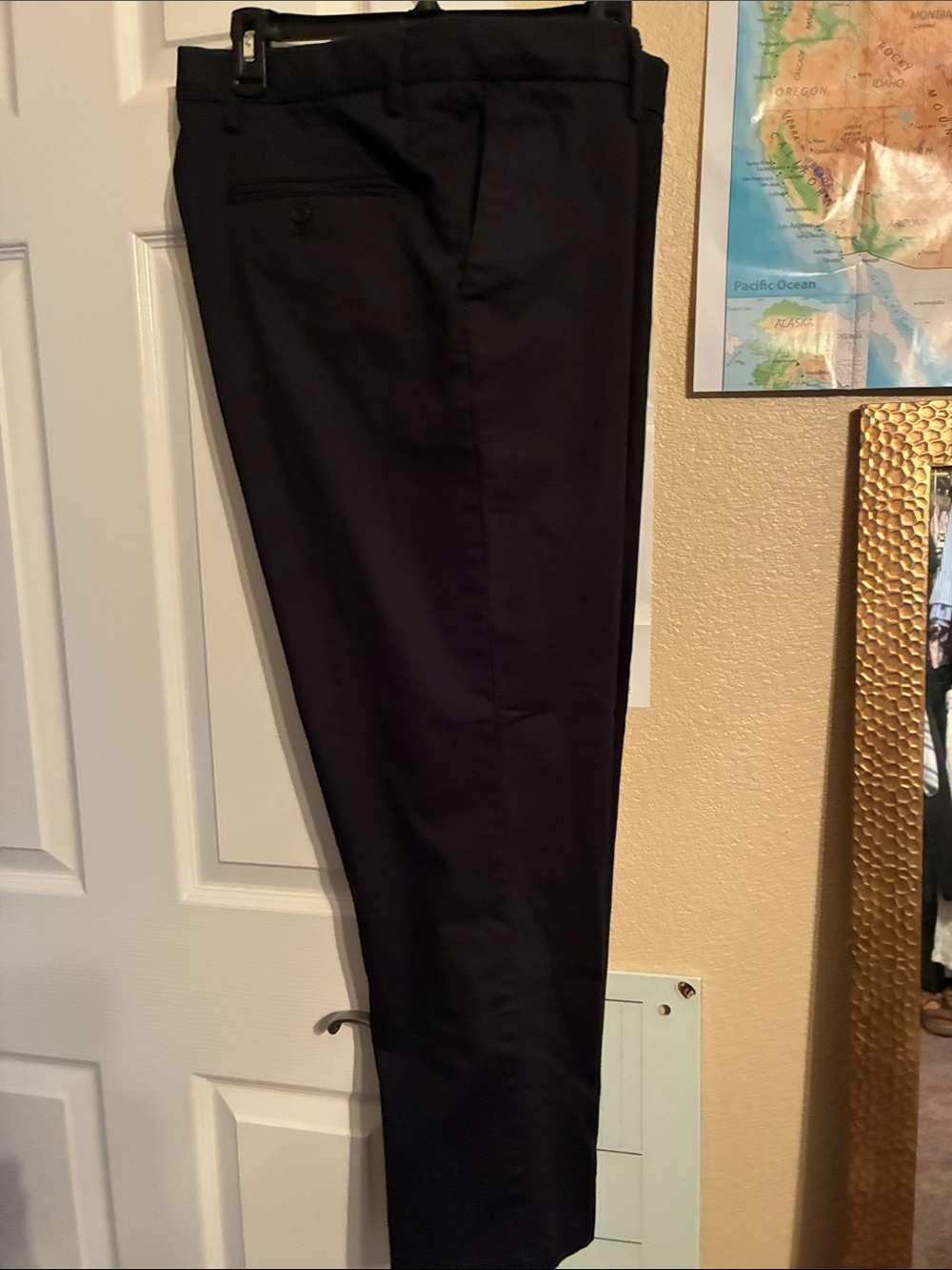 Docker's  Signature Kahki Dress Pants - Classic Tailored Fit